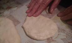 Как сделать булочки красивой формы из дрожжевого, сдобного и слоеного теста