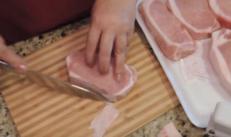 Свинина под сыром с помидорами в духовке: рецепт свиных отбивных с фото пошаговым Мясо кусочками с помидорами в духовке