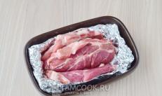 Свинина под сыром с помидорами в духовке: рецепт свиных отбивных с фото пошаговым Запеченное мясо в помидорах
