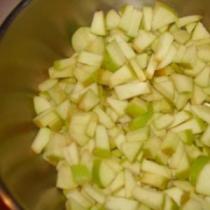Шарлотка с яблоками в мультиварке: рецепты с фото